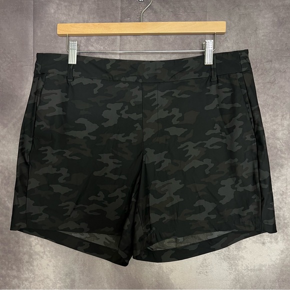 Spanx Sunshine Shorts  Pull On 4-Way Stretch Size XLarge Black Camo. - Picture 2 of 14
